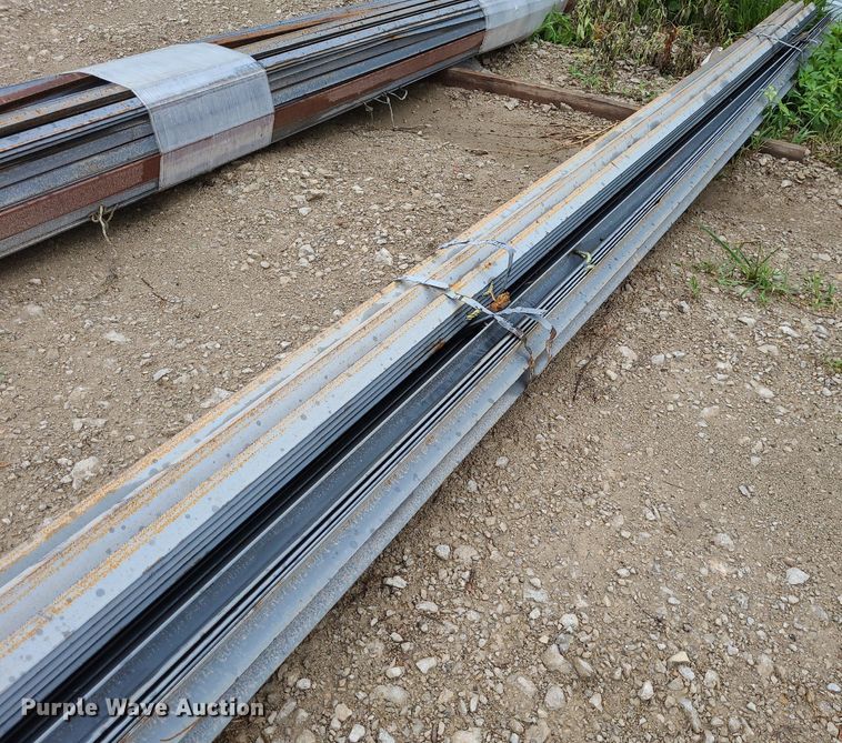 image for item NX9648 Approximately 60 pieces of angle iron