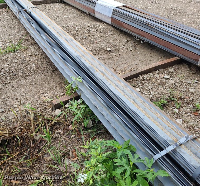 image for item NX9648 Approximately 60 pieces of angle iron