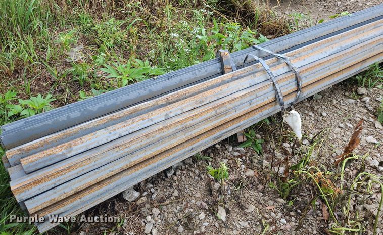 image for item NX9648 Approximately 60 pieces of angle iron