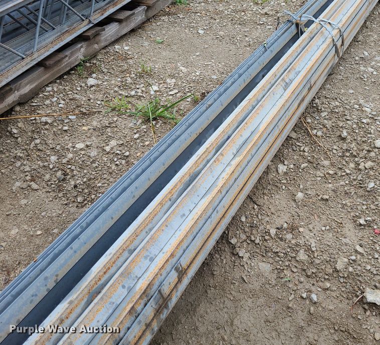 image for item NX9648 Approximately 60 pieces of angle iron