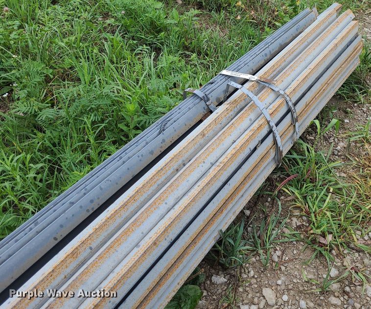 image for item NX9648 Approximately 60 pieces of angle iron