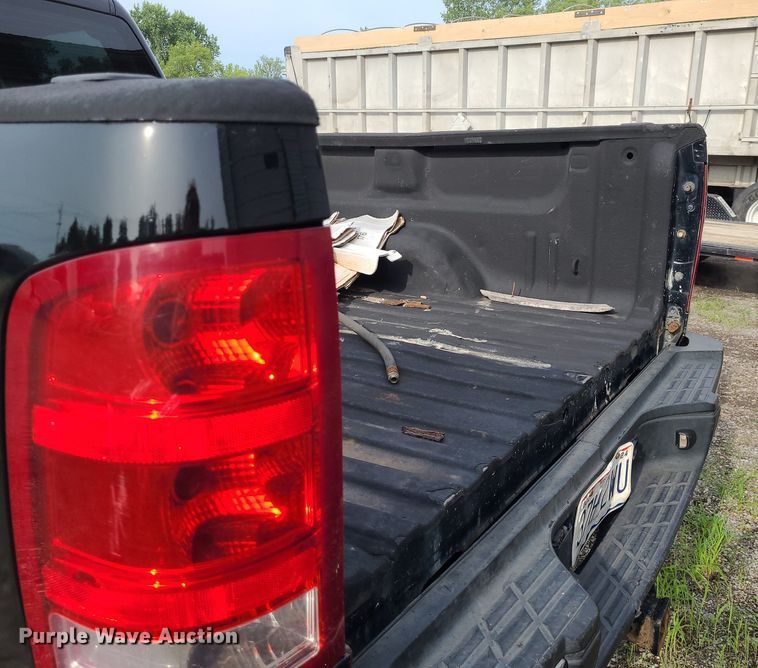 image for item NX9663 2011 GMC Sierra 2500HD  Crew Cab pickup truck