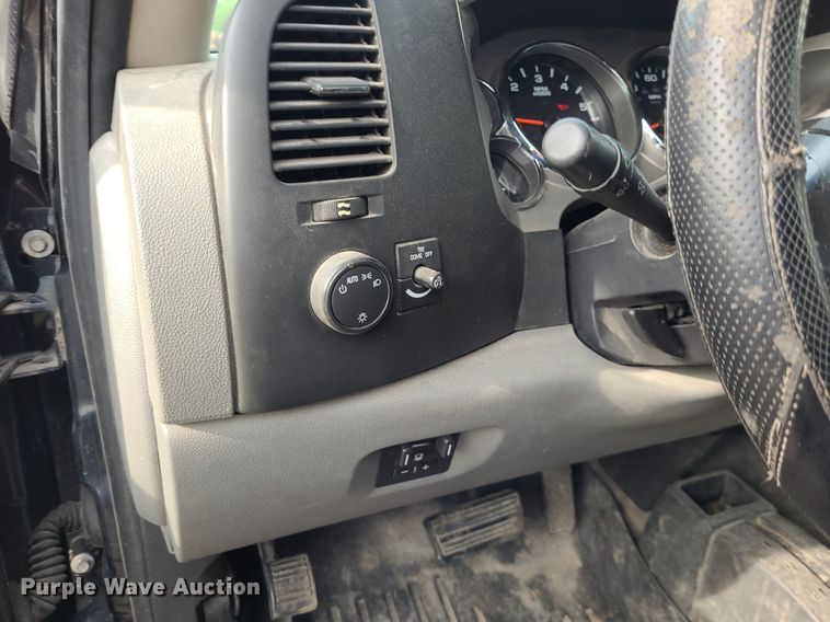 image for item NX9663 2011 GMC Sierra 2500HD  Crew Cab pickup truck