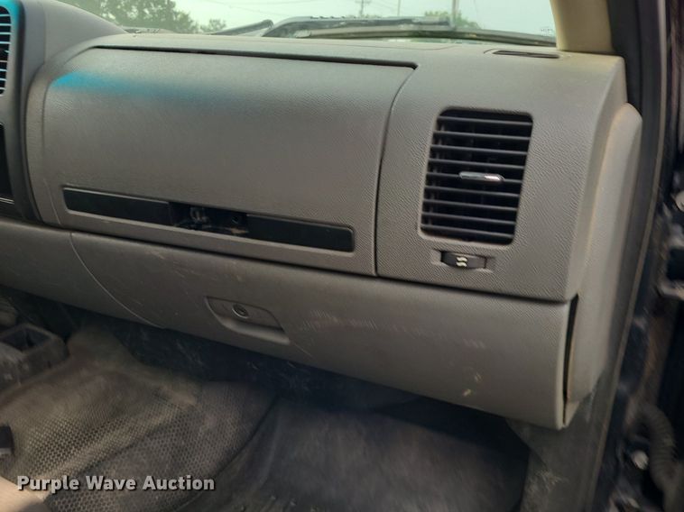 image for item NX9663 2011 GMC Sierra 2500HD  Crew Cab pickup truck