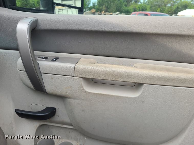 image for item NX9663 2011 GMC Sierra 2500HD  Crew Cab pickup truck