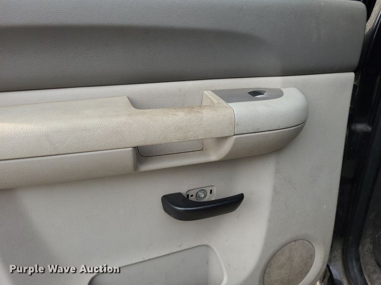 image for item NX9663 2011 GMC Sierra 2500HD  Crew Cab pickup truck