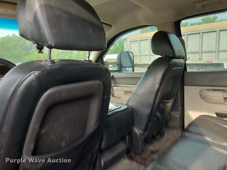 image for item NX9663 2011 GMC Sierra 2500HD  Crew Cab pickup truck