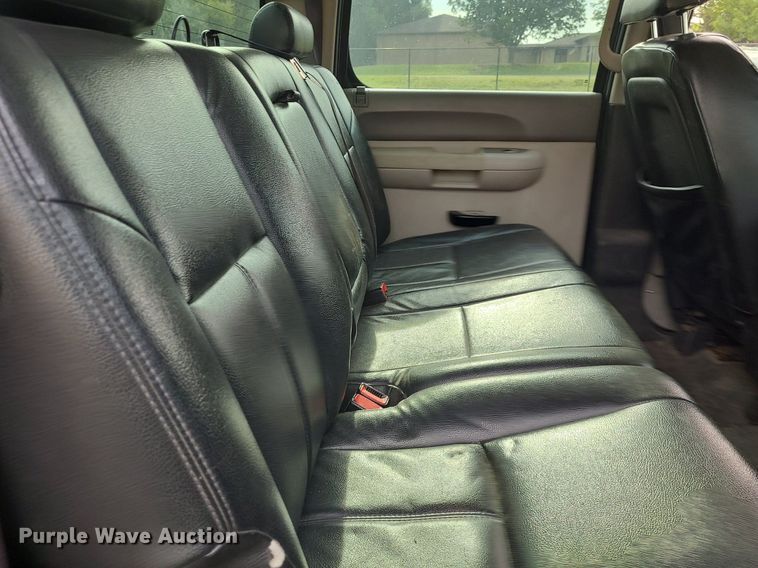 image for item NX9663 2011 GMC Sierra 2500HD  Crew Cab pickup truck