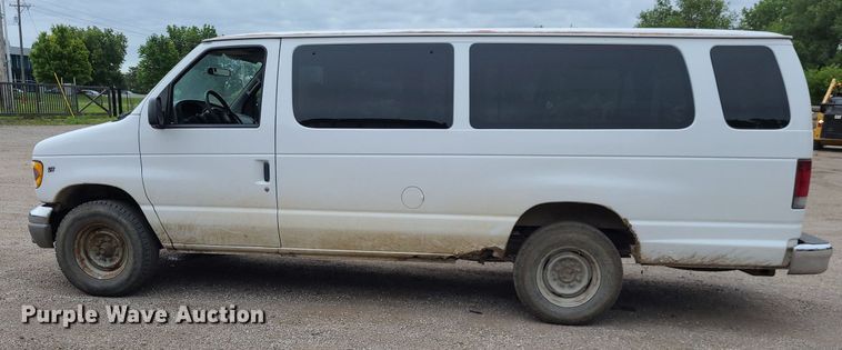 image for item NX9666 2002 Ford E350 Super Duty XL  van