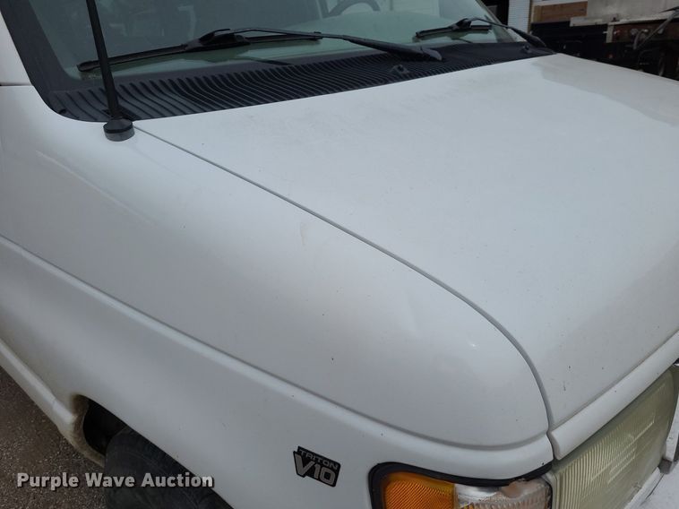 image for item NX9666 2002 Ford E350 Super Duty XL  van