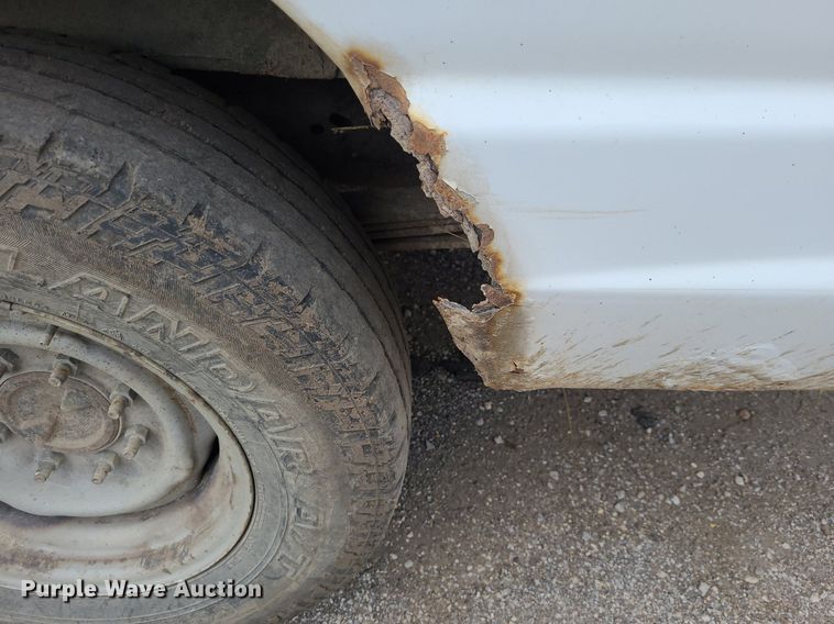 image for item NX9666 2002 Ford E350 Super Duty XL  van