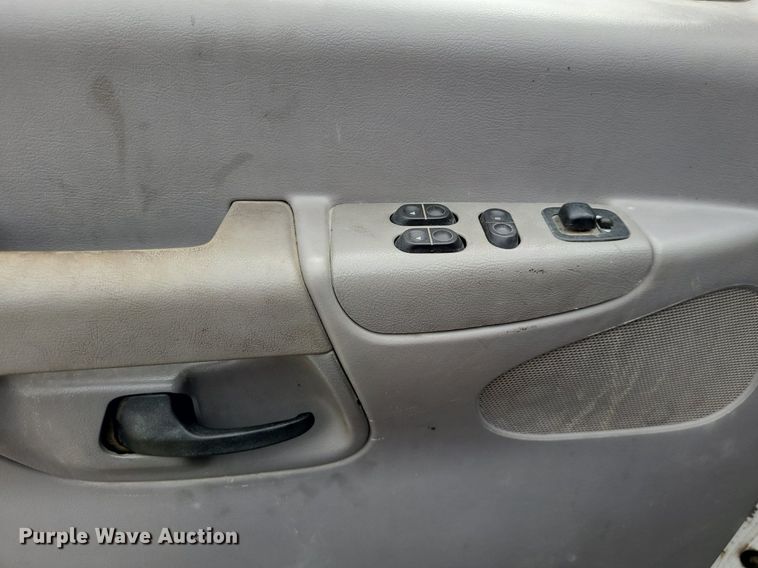 image for item NX9666 2002 Ford E350 Super Duty XL  van