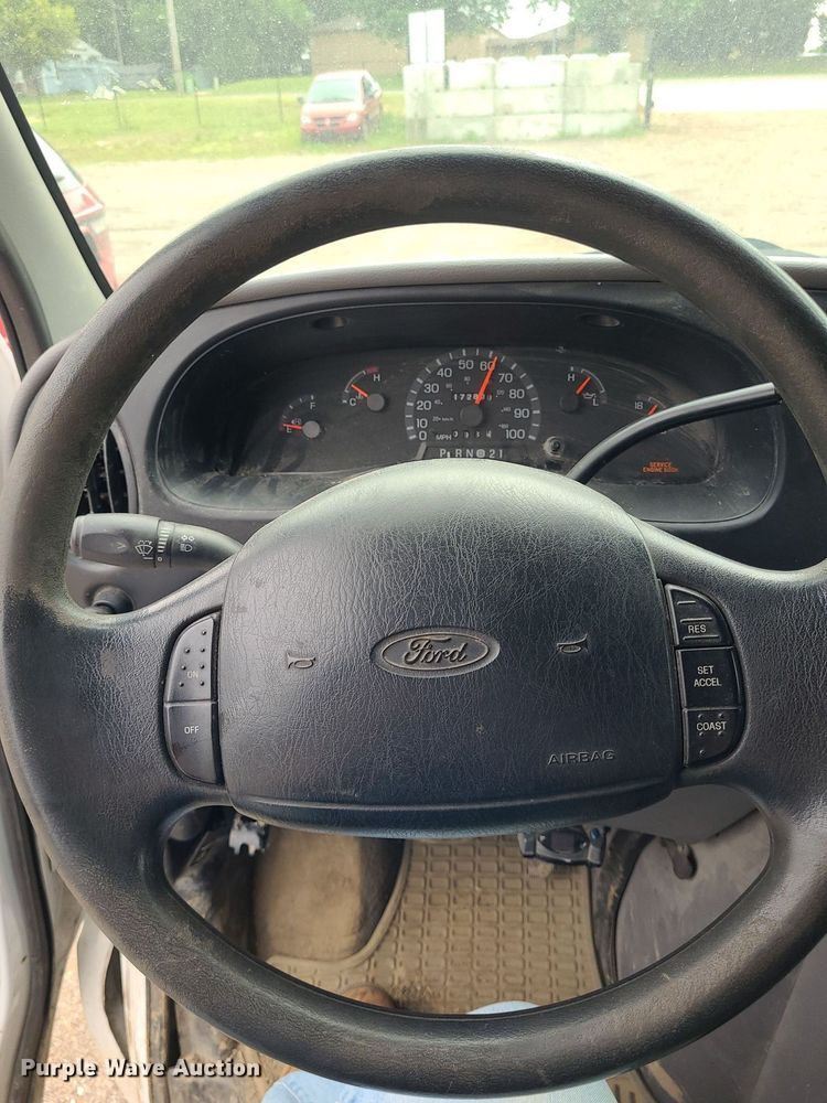 image for item NX9666 2002 Ford E350 Super Duty XL  van