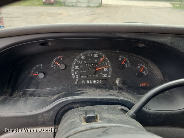 image for item NX9666 2002 Ford E350 Super Duty XL  van