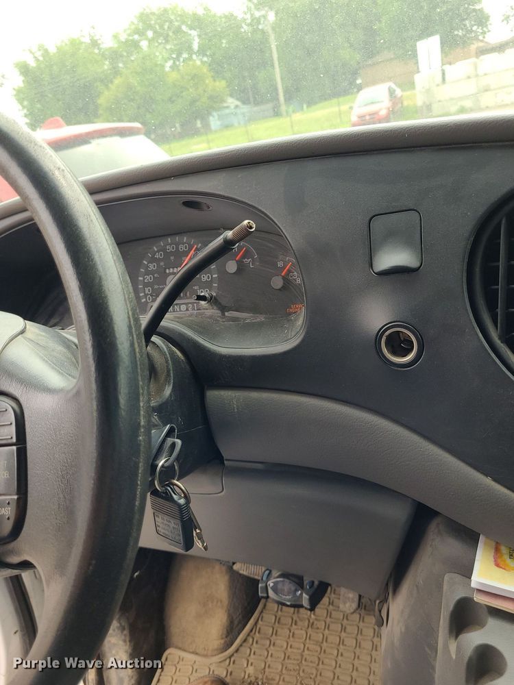 image for item NX9666 2002 Ford E350 Super Duty XL  van