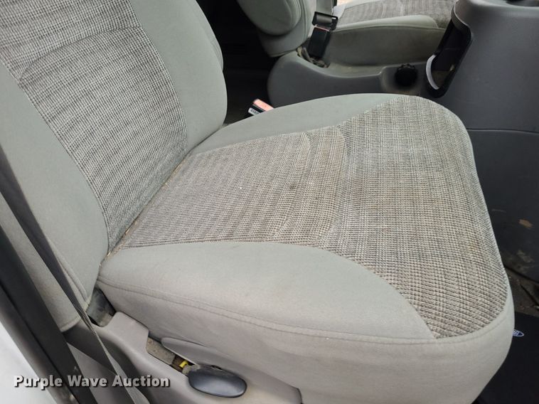 image for item NX9666 2002 Ford E350 Super Duty XL  van