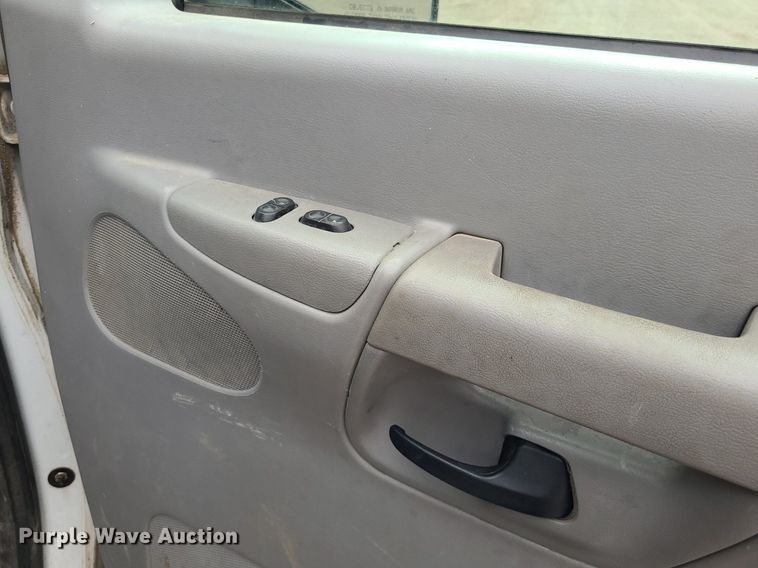 image for item NX9666 2002 Ford E350 Super Duty XL  van