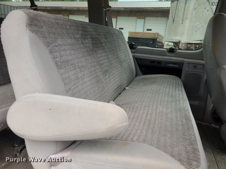 image for item NX9666 2002 Ford E350 Super Duty XL  van