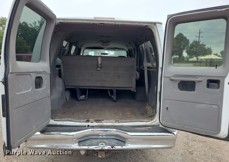 image for item NX9666 2002 Ford E350 Super Duty XL  van