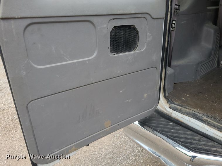 image for item NX9666 2002 Ford E350 Super Duty XL  van
