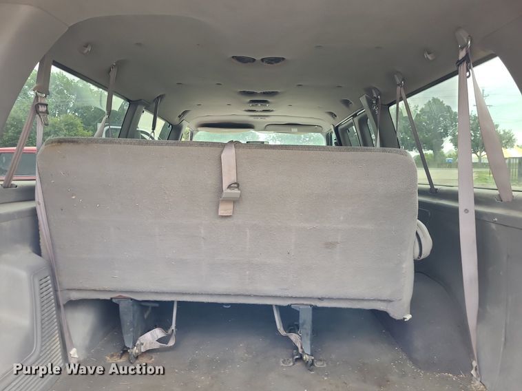 image for item NX9666 2002 Ford E350 Super Duty XL  van