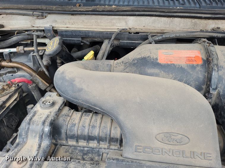 image for item NX9666 2002 Ford E350 Super Duty XL  van