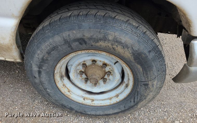 image for item NX9666 2002 Ford E350 Super Duty XL  van