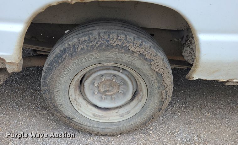 image for item NX9666 2002 Ford E350 Super Duty XL  van