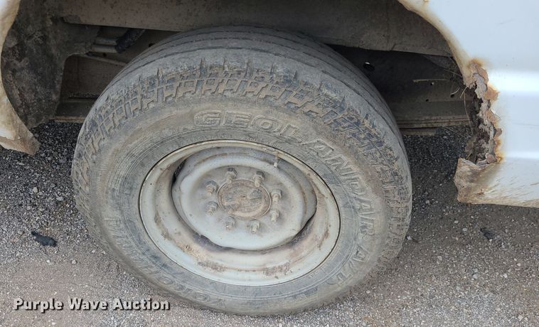 image for item NX9666 2002 Ford E350 Super Duty XL  van