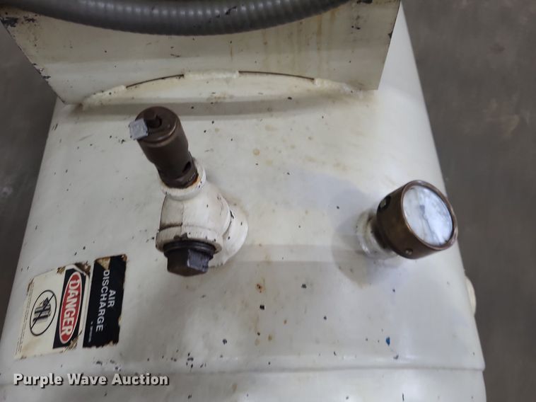 image for item NX9670 1985 Ingersoll Rand U15HSP  air compressor