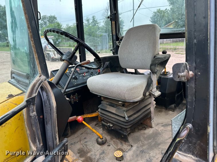 image for item NY9217 1988 John Deere 310C  backhoe