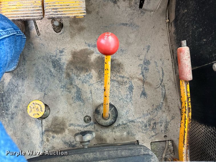 image for item NY9217 1988 John Deere 310C  backhoe