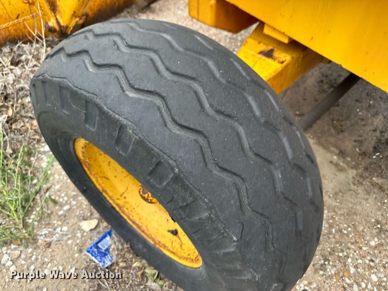 image for item NY9217 1988 John Deere 310C  backhoe