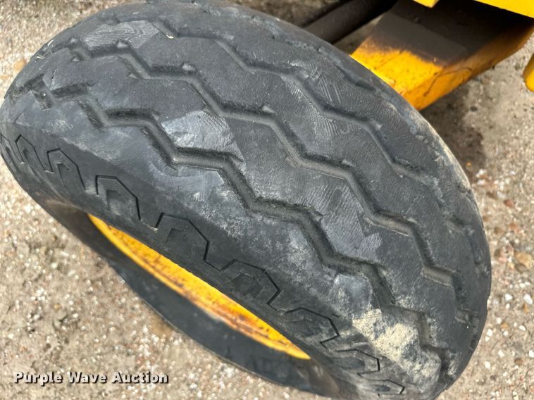 image for item NY9217 1988 John Deere 310C  backhoe