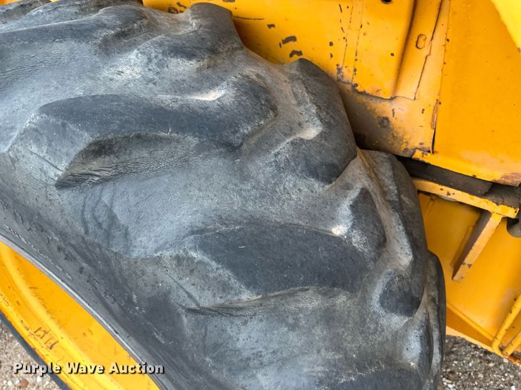 image for item NY9217 1988 John Deere 310C  backhoe