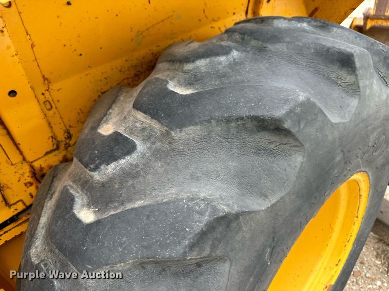 image for item NY9217 1988 John Deere 310C  backhoe