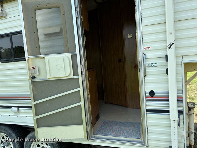 image for item OC9036 1991 Fleetwood Prowler  camper