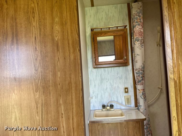 image for item OC9036 1991 Fleetwood Prowler  camper