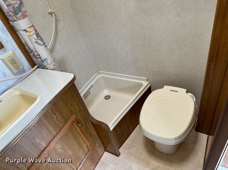 image for item OC9036 1991 Fleetwood Prowler  camper