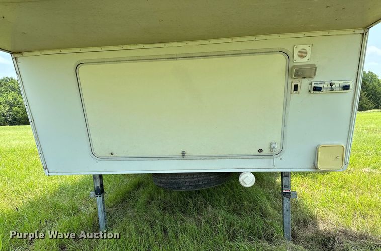 image for item OC9037 2003 Forest River Cardinal  camper