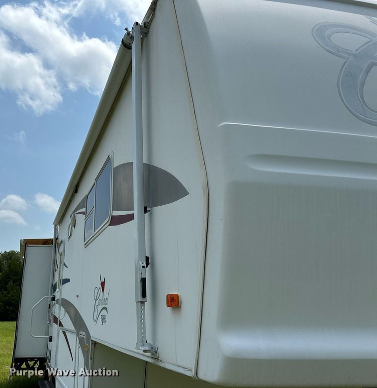 image for item OC9037 2003 Forest River Cardinal  camper