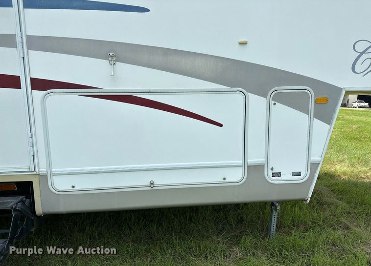 image for item OC9037 2003 Forest River Cardinal  camper