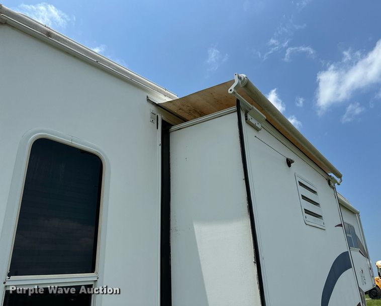 image for item OC9037 2003 Forest River Cardinal  camper