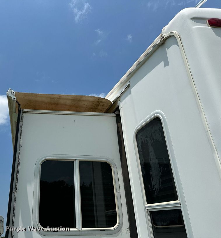 image for item OC9037 2003 Forest River Cardinal  camper