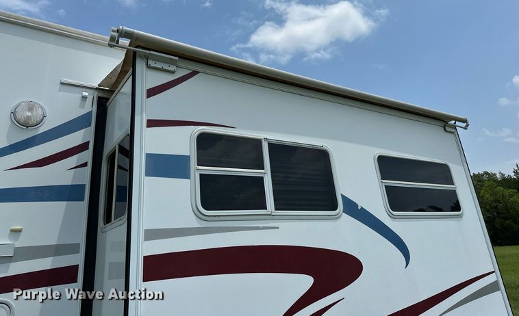 image for item OC9037 2003 Forest River Cardinal  camper