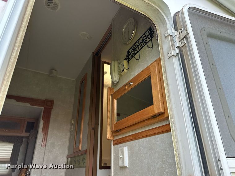 image for item OC9037 2003 Forest River Cardinal  camper