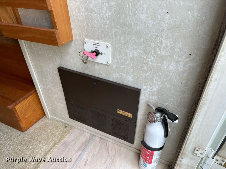 image for item OC9037 2003 Forest River Cardinal  camper