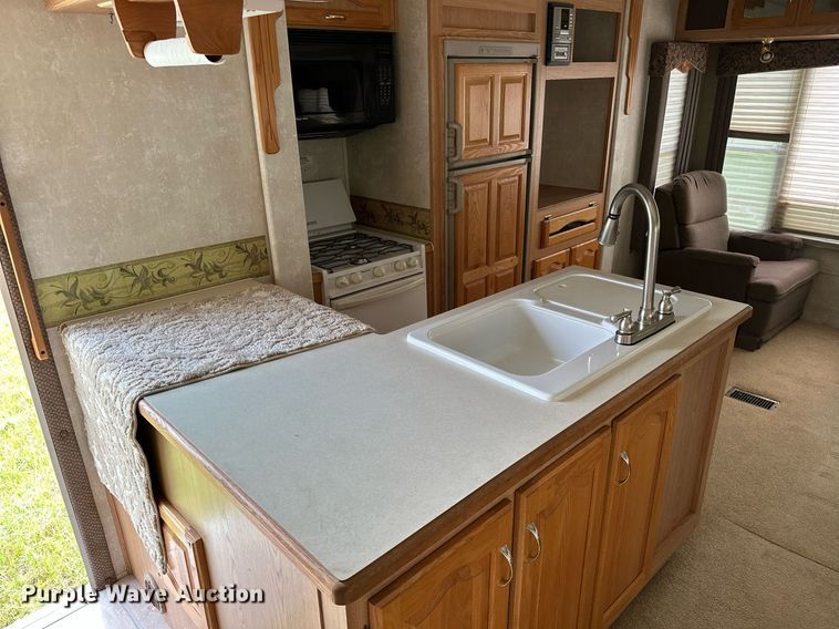 image for item OC9037 2003 Forest River Cardinal  camper