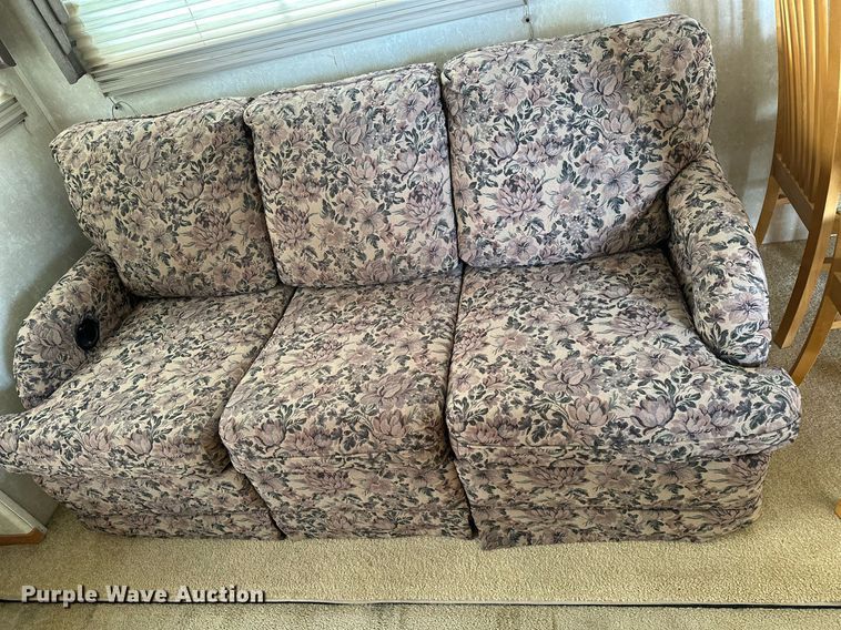 image for item OC9037 2003 Forest River Cardinal  camper