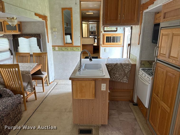 image for item OC9037 2003 Forest River Cardinal  camper